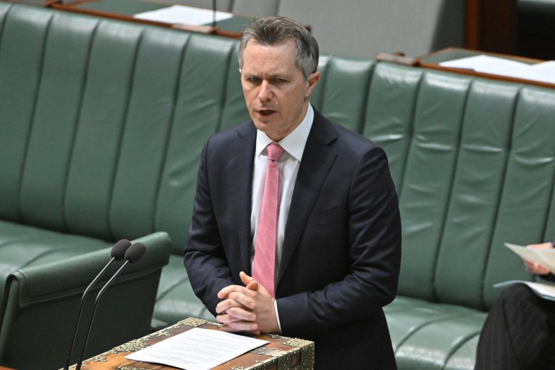 Government inches towards public schools funding deal with states