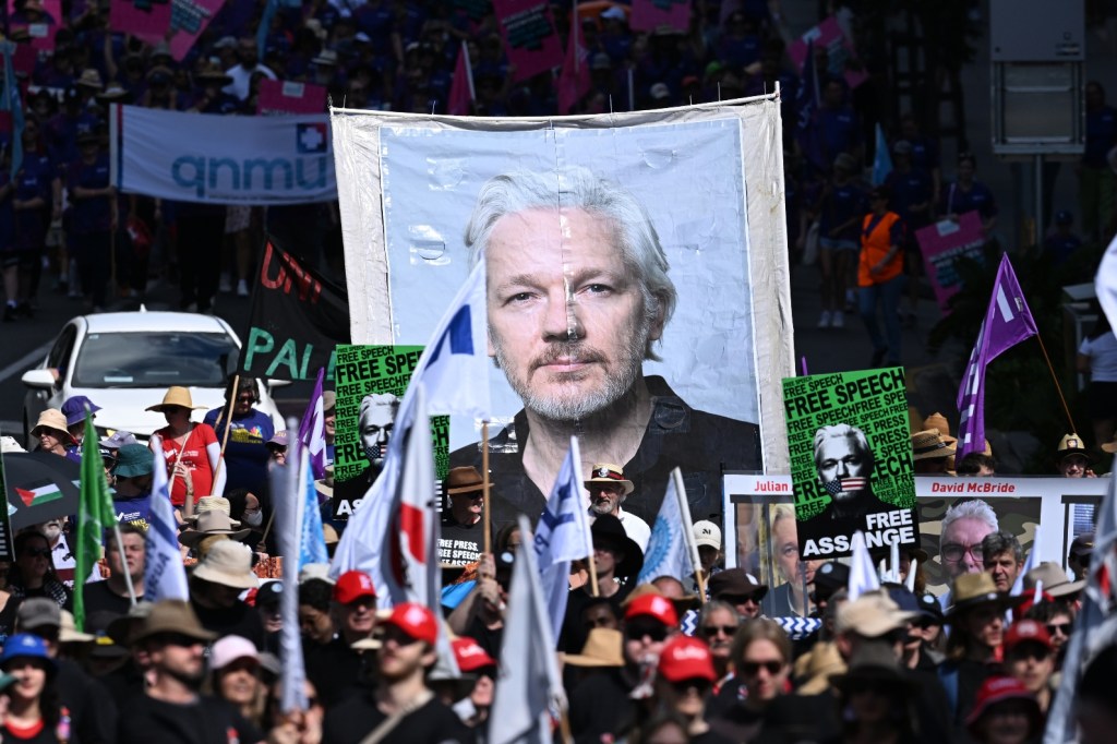 Julian Assange-whistleblower